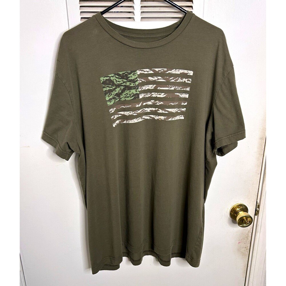 City Streets Mens XXL T Shirt Green Distressed Camo American Flag Patriotic USA